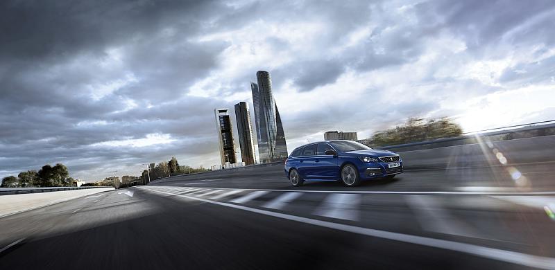 Cliquez sur l'image pour l'afficher en taille normale

Nom : PEUGEOT_308SW_0905JS_211_1.jpg 
Affichages : 417 
Taille : 90.1 Ko 
ID : 10019