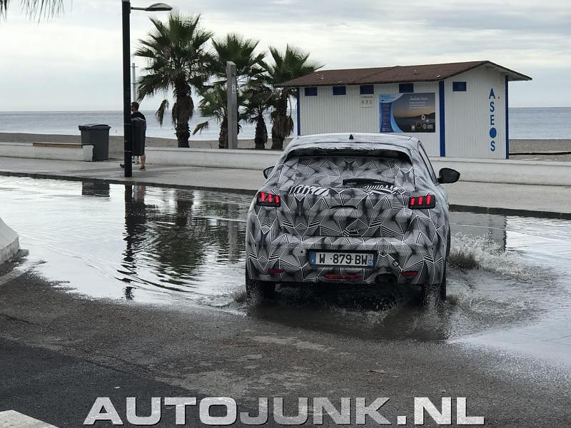 Cliquez sur l'image pour l'afficher en taille normale

Nom : spyshots-peugeot-209_03.jpg 
Affichages : 95 
Taille : 96.6 Ko 
ID : 12107