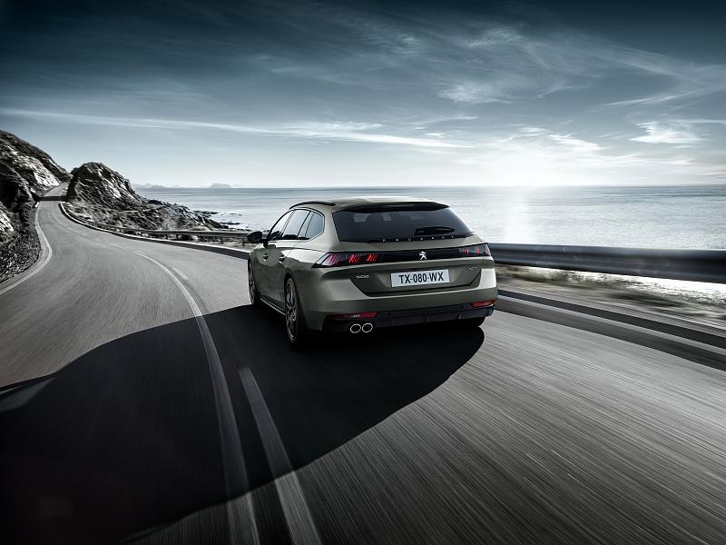 Cliquez sur l'image pour l'afficher en taille normale

Nom : PEUGEOT_508SW_1806PB_107.jpg 
Affichages : 879 
Taille : 91.5 Ko 
ID : 12334