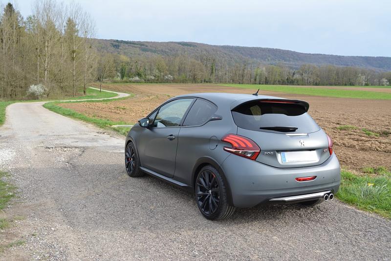 Nom : gti - 2.jpg
Affichages : 1184
Taille : 83.2 Ko
