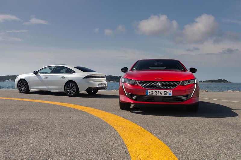 Cliquez sur l'image pour l'afficher en taille normale

Nom : PEUGEOT_508_Design.jpg 
Affichages : 650 
Taille : 96.3 Ko 
ID : 13066