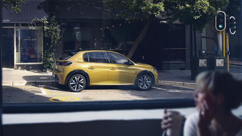 Cliquez sur l'image pour l'afficher en taille normale

Nom : PEUGEOT_208_1902HM_004.jpg 
Affichages : 394 
Taille : 95.8 Ko 
ID : 13610