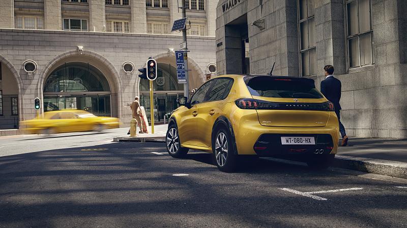 Cliquez sur l'image pour l'afficher en taille normale

Nom : PEUGEOT_208_1902HM_005.jpg 
Affichages : 390 
Taille : 98.5 Ko 
ID : 13611