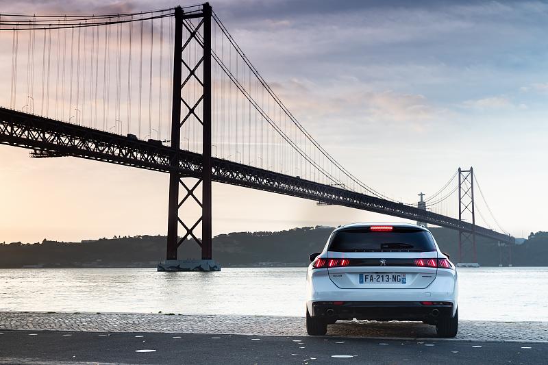 Cliquez sur l'image pour l'afficher en taille normale

Nom : PEUGEOT_508SW_TESTDRIVE_1118TC-14.jpg 
Affichages : 1161 
Taille : 93.1 Ko 
ID : 14355