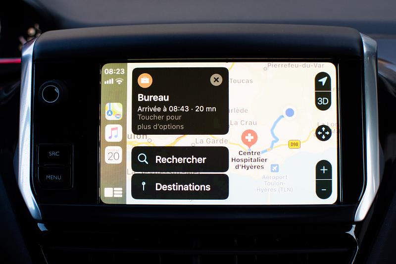 Cliquez sur l'image pour l'afficher en taille normale

Nom : Apple_CarPlay_01.jpg 
Affichages : 738 
Taille : 83.3 Ko 
ID : 15329