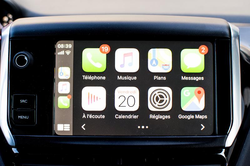 Cliquez sur l'image pour l'afficher en taille normale

Nom : Apple_CarPlay_04.jpg 
Affichages : 222 
Taille : 88.2 Ko 
ID : 15330