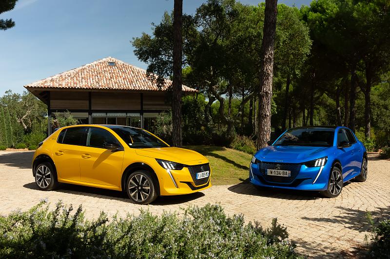 Cliquez sur l'image pour l'afficher en taille normale

Nom : PEUGEOT_208_Shortlist2.jpg 
Affichages : 375 
Taille : 99.1 Ko 
ID : 16129