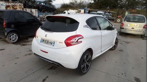 Nom : 208gti_crash_blanc01.JPG
Affichages : 336
Taille : 35.6 Ko