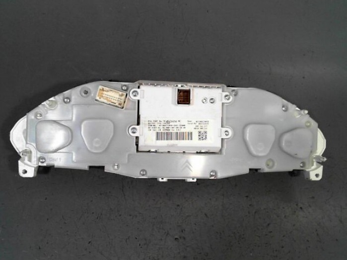Nom : combine peugeot 208 arriere.jpg
Affichages : 4853
Taille : 69.3 Ko