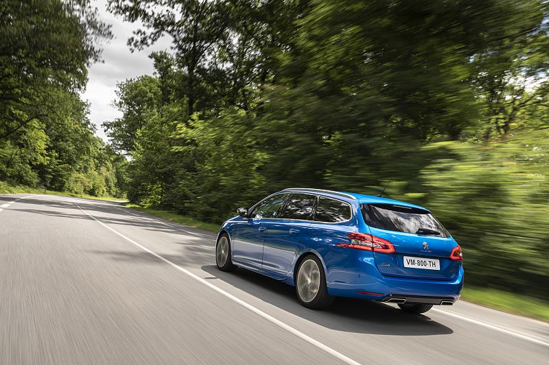 Cliquez sur l'image pour l'afficher en taille normale

Nom : PEUGEOT_308-5319.jpg 
Affichages : 1024 
Taille : 98.1 Ko 
ID : 17744