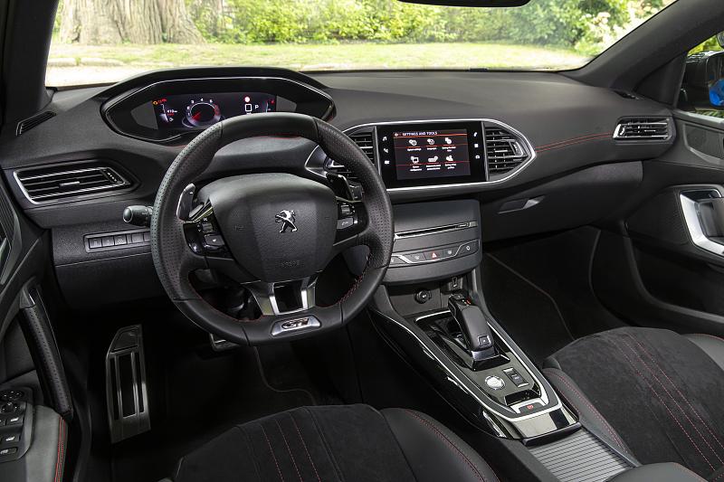 Cliquez sur l'image pour l'afficher en taille normale

Nom : Peugeot-308-tableau-bord-03.jpg 
Affichages : 1095 
Taille : 93.9 Ko 
ID : 17747
