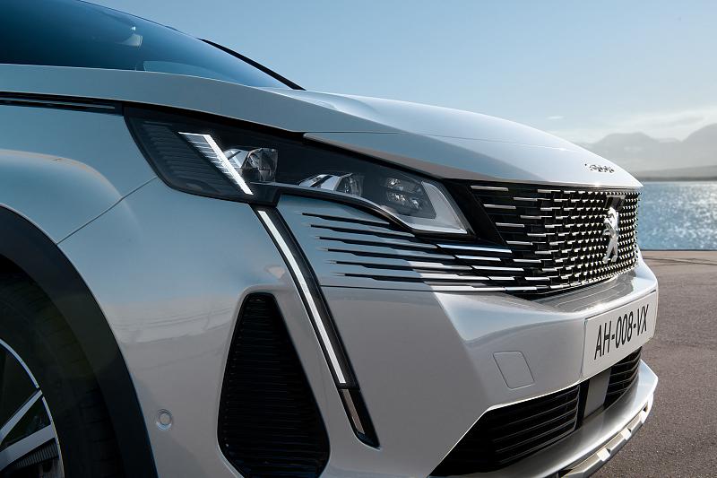 Cliquez sur l'image pour l'afficher en taille normale

Nom : PEUGEOT_3008PHEV_2009STYP_050_0.jpg 
Affichages : 780 
Taille : 88.8 Ko 
ID : 18194