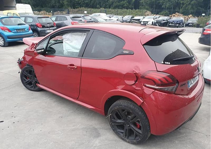 Cliquez sur l'image pour l'afficher en taille normale

Nom : 208gti_roue_crash01.jpg 
Affichages : 203 
Taille : 90.6 Ko 
ID : 18375