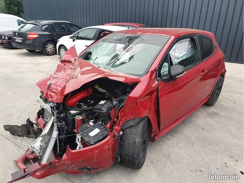 Cliquez sur l'image pour l'afficher en taille normale

Nom : 208gti_roue_crash02.jpg 
Affichages : 165 
Taille : 94.4 Ko 
ID : 18376