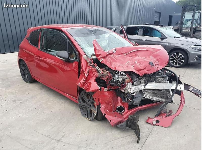 Cliquez sur l'image pour l'afficher en taille normale

Nom : 208gti_roue_crash03.jpg 
Affichages : 169 
Taille : 95.7 Ko 
ID : 18377