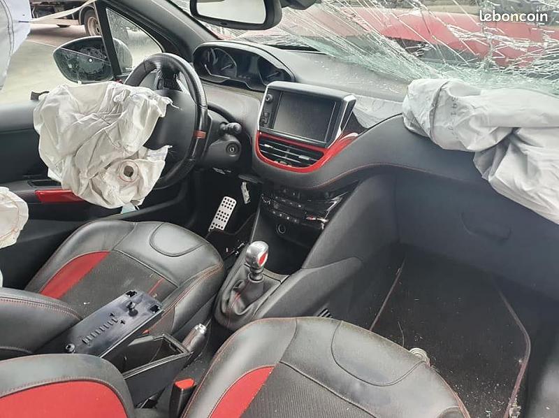 Cliquez sur l'image pour l'afficher en taille normale

Nom : 208gti_roue_crash05.jpg 
Affichages : 156 
Taille : 91.8 Ko 
ID : 18379