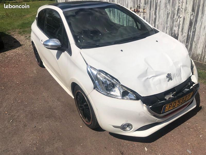 Cliquez sur l'image pour l'afficher en taille normale

Nom : 208gti_crash_02.jpg 
Affichages : 159 
Taille : 95.9 Ko 
ID : 19609
