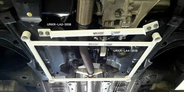 Nom : PEUGEOT-207-RC-2WD-1.6T-2009-FRONT-MEMBER-BRACE-OR-FRONT-LOWER-BAR-URKR-LA4-3039.jpg
Affichages : 1781
Taille : 87.1 Ko