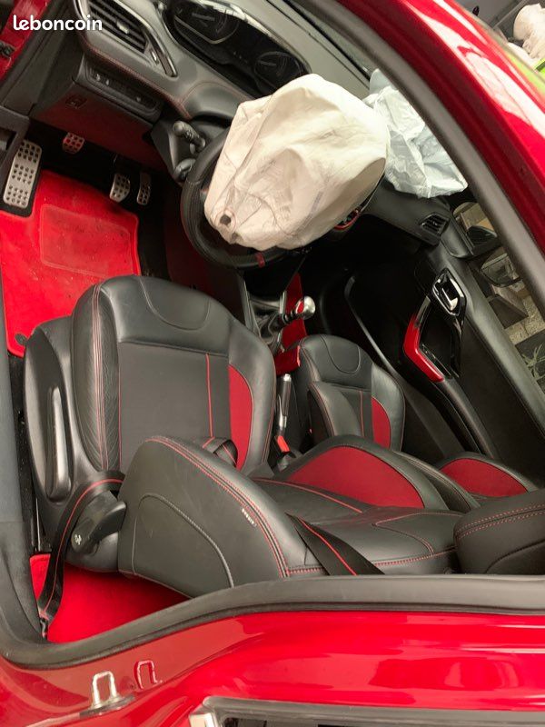 Nom : 208gti_crash_Rouge_02.jpg
Affichages : 324
Taille : 79.5 Ko