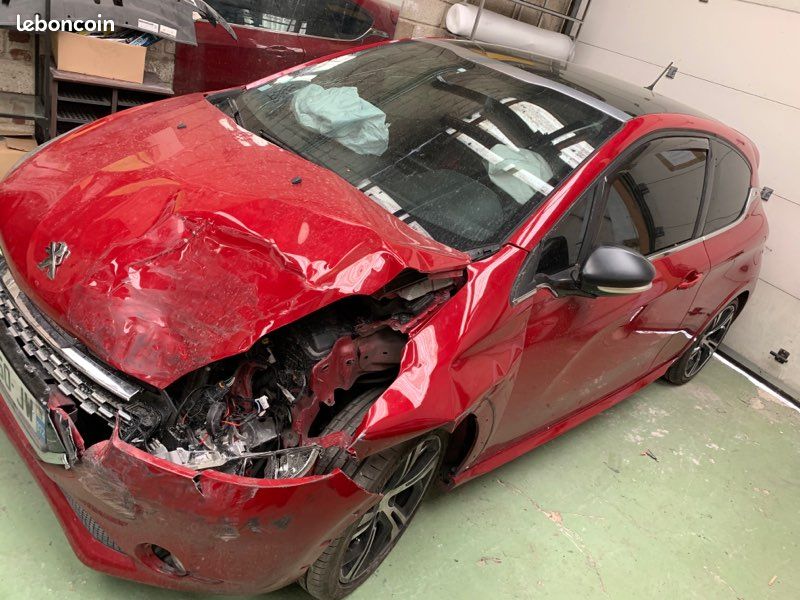 Cliquez sur l'image pour l'afficher en taille normale

Nom : 208gti_crash_Rouge_03.jpg 
Affichages : 134 
Taille : 82.9 Ko 
ID : 21783