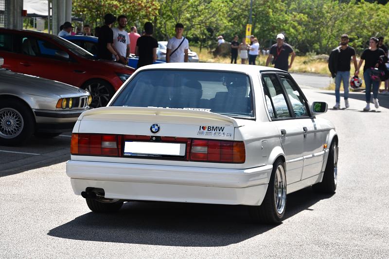 Cliquez sur l'image pour l'afficher en taille normale

Nom : BMW moldave partant arrire masqu.jpg 
Affichages : 82 
Taille : 96.3 Ko 
ID : 21966