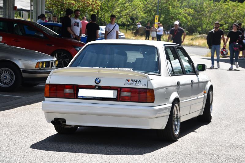 Cliquez sur l'image pour l'afficher en taille normale

Nom : BMW moldave partant arrire masqu.jpg 
Affichages : 440 
Taille : 96.3 Ko 
ID : 21966