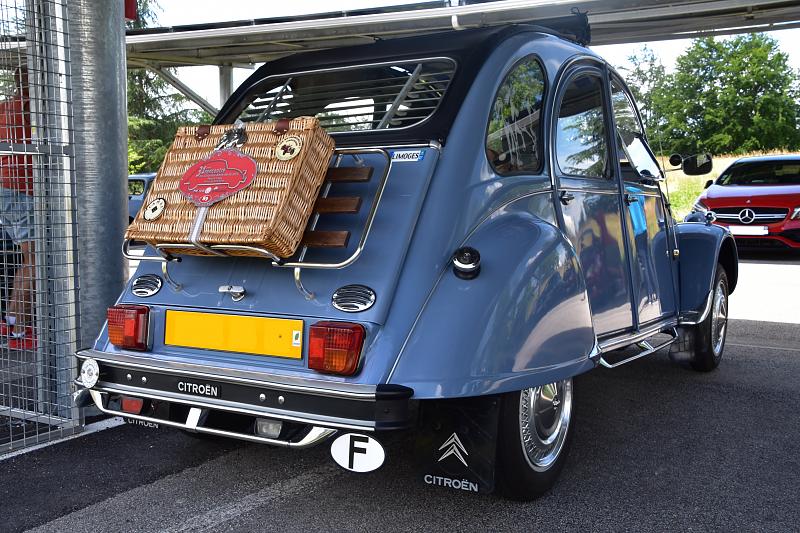 Cliquez sur l'image pour l'afficher en taille normale

Nom : 2 CV arrire masqu.jpg 
Affichages : 426 
Taille : 100.1 Ko 
ID : 21979