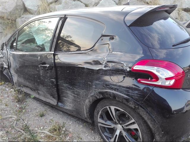 Cliquez sur l'image pour l'afficher en taille normale

Nom : GTi_Black_Crash_04.jpg 
Affichages : 120 
Taille : 52.2 Ko 
ID : 3847