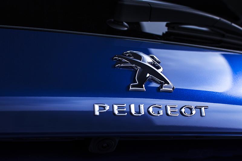 Cliquez sur l'image pour l'afficher en taille normale

Nom : Peugeot308_GT_07.jpg 
Affichages : 170 
Taille : 84.2 Ko 
ID : 4860