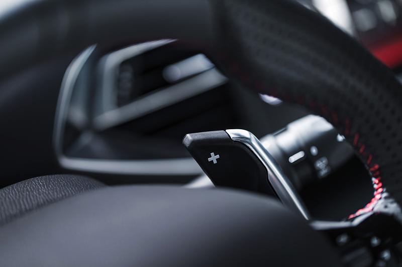 Cliquez sur l'image pour l'afficher en taille normale

Nom : Peugeot308_GT_24.jpg 
Affichages : 337 
Taille : 73.2 Ko 
ID : 4873