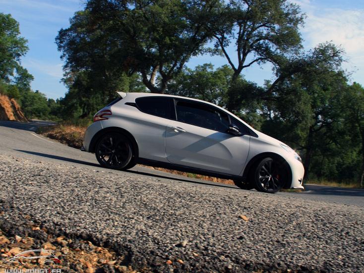 Nom : peugeot208gti_30th_12.jpg
Affichages : 1298
Taille : 100.0 Ko