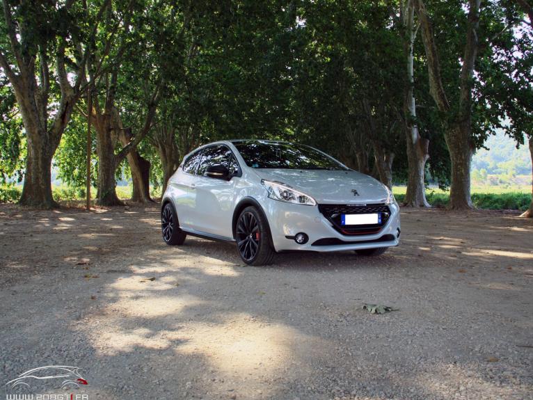 Nom : peugeot208gti_30th_10.jpg
Affichages : 1267
Taille : 98.2 Ko