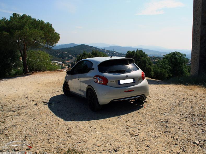 Nom : peugeot208gti_30th_02.jpg
Affichages : 1109
Taille : 96.8 Ko