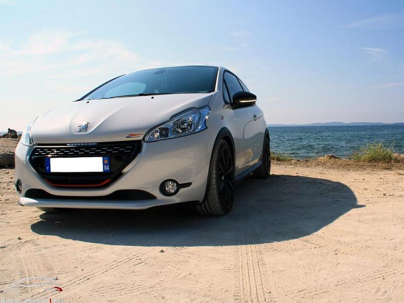 Cliquez sur l'image pour l'afficher en taille normale

Nom : peugeot208gti_30th_04.jpg 
Affichages : 1055 
Taille : 90.7 Ko 
ID : 55