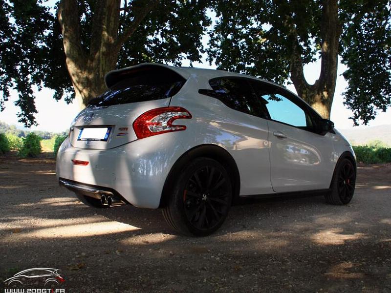 Cliquez sur l'image pour l'afficher en taille normale

Nom : peugeot208gti_30th_08.jpg 
Affichages : 553 
Taille : 98.1 Ko 
ID : 58