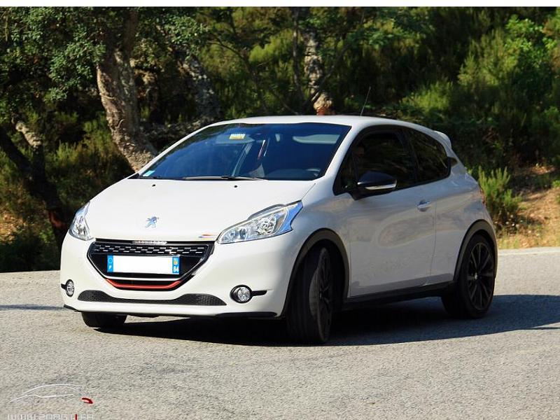 Cliquez sur l'image pour l'afficher en taille normale

Nom : peugeot208gti_30th_13.jpg 
Affichages : 1125 
Taille : 96.7 Ko 
ID : 60