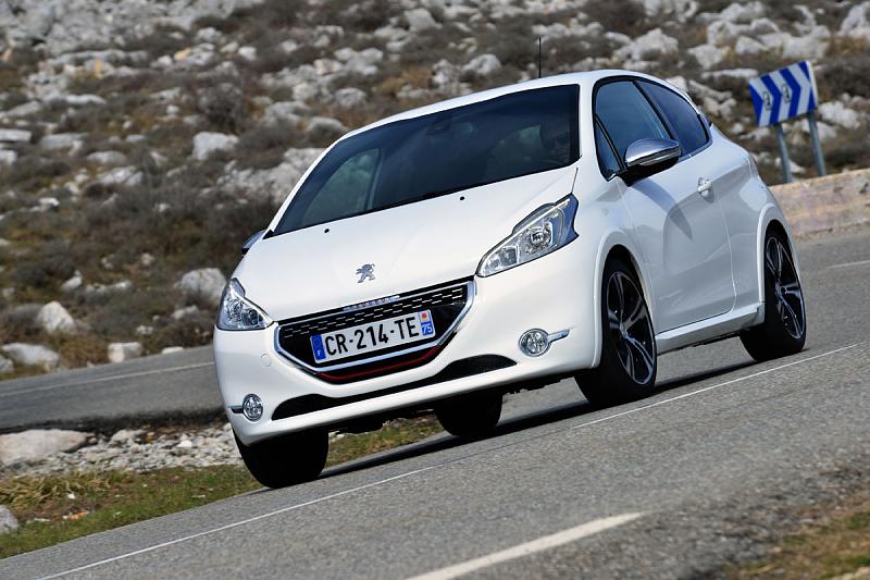 Cliquez sur l'image pour l'afficher en taille normale

Nom : peugeot-208-gti-front.jpg 
Affichages : 240 
Taille : 94.5 Ko 
ID : 611