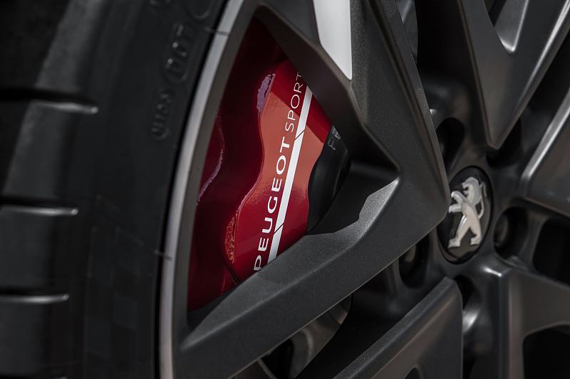 Cliquez sur l'image pour l'afficher en taille normale

Nom : peugeot_308gti_04.jpg 
Affichages : 1186 
Taille : 78.1 Ko 
ID : 673