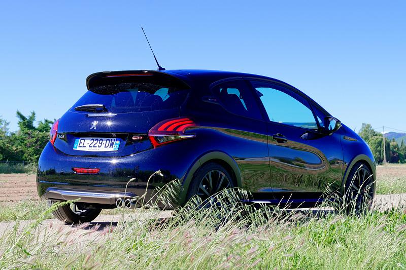 Cliquez sur l'image pour l'afficher en taille normale

Nom : Peugeot208GTI_BPS_07.jpg 
Affichages : 625 
Taille : 97.7 Ko 
ID : 7154