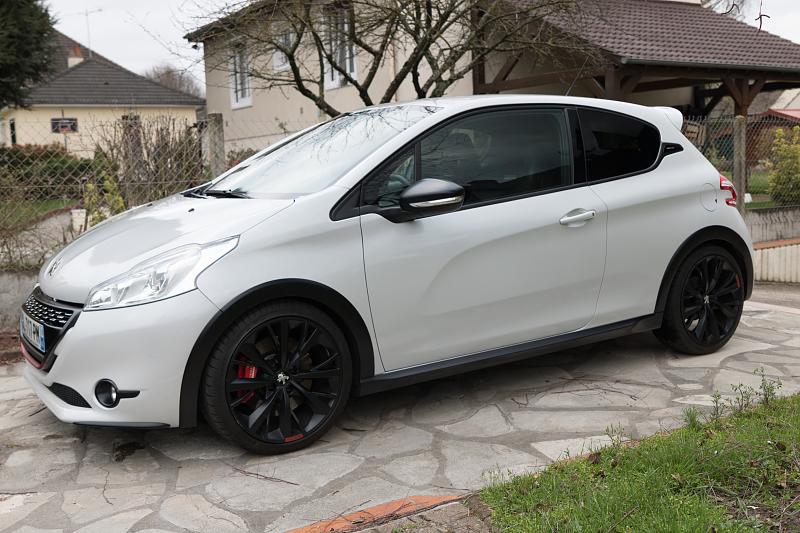 Cliquez sur l'image pour l'afficher en taille normale

Nom : Peugeot_208_GTI_30TH_meric_19 mars 2017_20.jpg 
Affichages : 129 
Taille : 95.8 Ko 
ID : 7881
