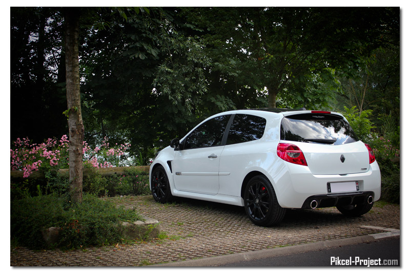 Cliquez sur l'image pour l'afficher en taille normale

Nom : Clio 3 rs 2.jpg 
Affichages : 134 
Taille : 73.1 Ko 
ID : 8084