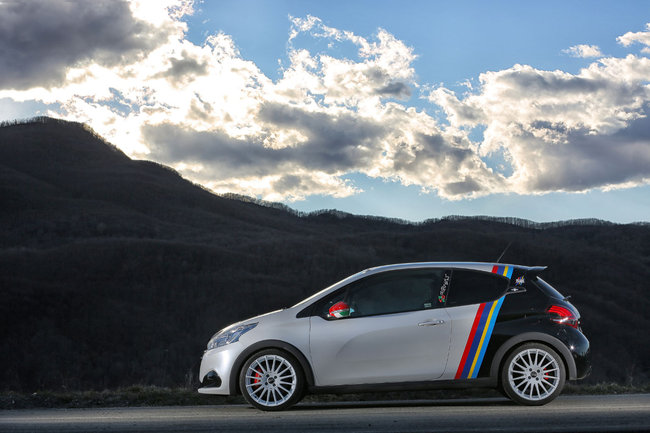 Nom : peugeot-208-gtinove_7.jpg
Affichages : 3280
Taille : 63.0 Ko