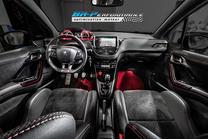 Cliquez sur l'image pour l'afficher en taille normale

Nom : Peugeot_208_GTi_30th_1.6_THP_208pk_interieur.jpg 
Affichages : 226 
Taille : 96.5 Ko 
ID : 2681