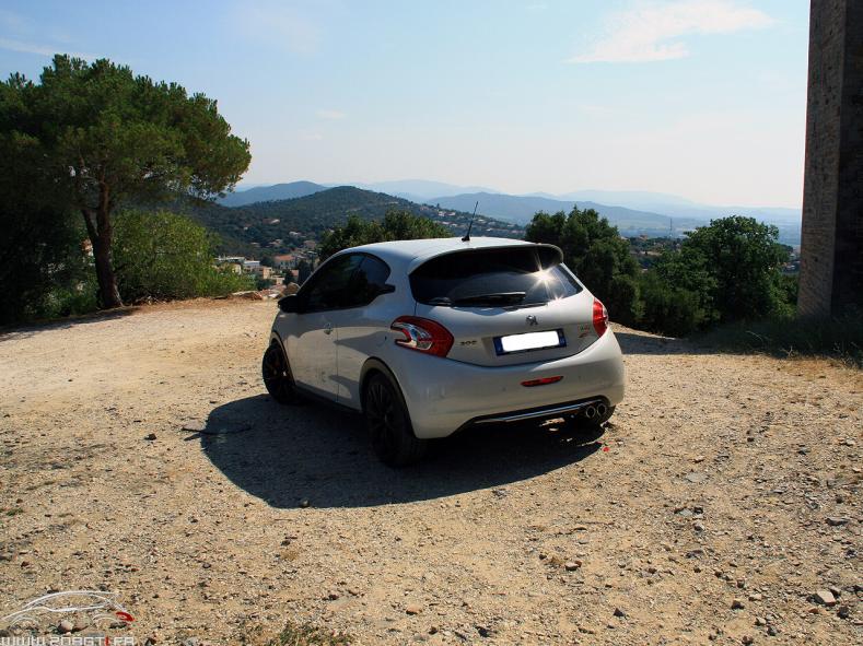 Nom : peugeot208gti_30th_02.jpg
Affichages : 270
Taille : 96.8 Ko