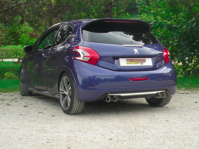 Cliquez sur l'image pour l'afficher en taille normale

Nom : Peugeot_208GTi_50.0472.57.jpg 
Affichages : 218 
Taille : 66.1 Ko 
ID : 2188