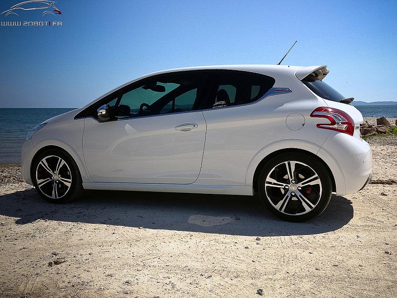 Cliquez sur l'image pour l'afficher en taille normale

Nom : Peugeot208gti_vacances_01.jpg 
Affichages : 85 
Taille : 96.7 Ko 
ID : 3050