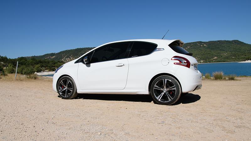 Cliquez sur l'image pour l'afficher en taille normale

Nom : Peugeot208gti_Aout_07_3000.jpg 
Affichages : 64 
Taille : 96.3 Ko 
ID : 11705