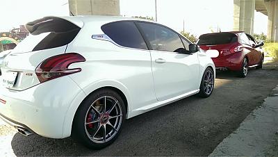 Peugeot 208 GTi - Japon