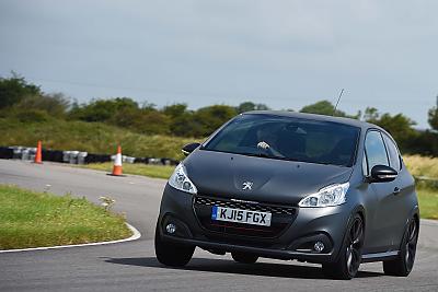 peugeot-208-gti-rt-front-cornering