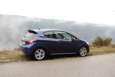 peugeot 208 gti bleu1